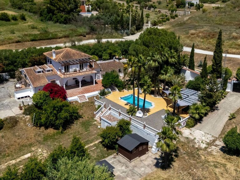 Villa for Sale in Alhaurín El Grande, Malaga 1
