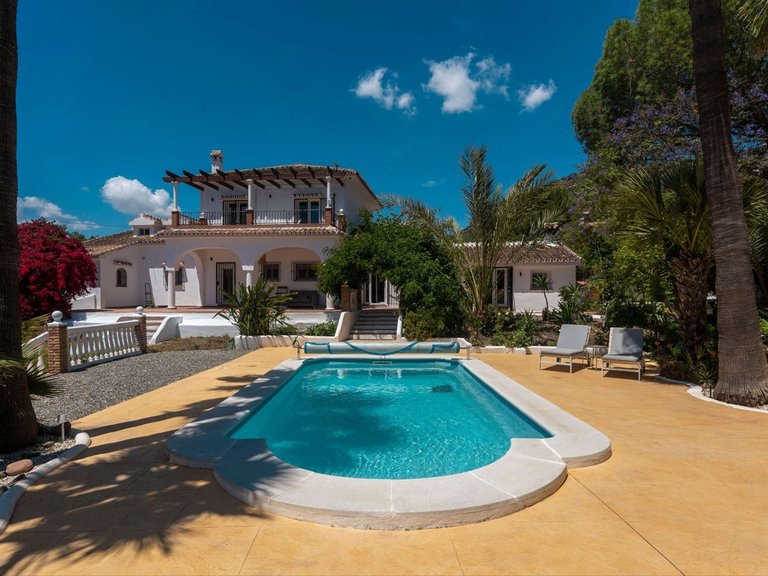 Villa for Sale in Alhaurín El Grande, Malaga 46