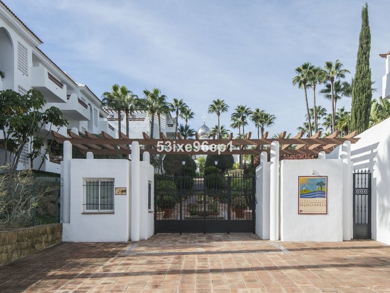 Apartment for Sale in Selwo, Malaga 2
