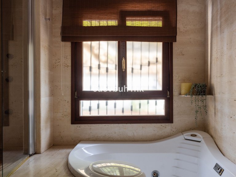 Villa for Sale in Málaga, Malaga 17