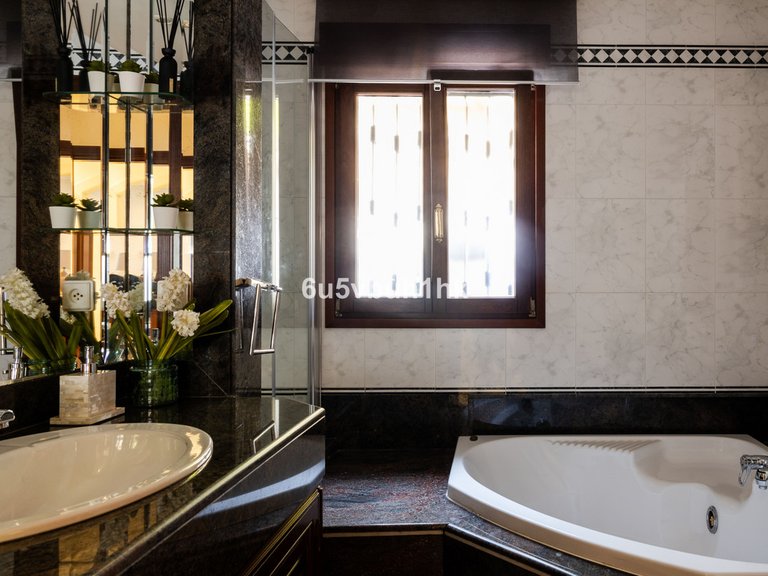 Villa for Sale in Málaga, Malaga 19