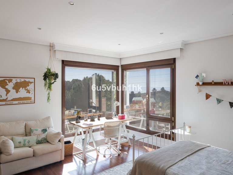 Villa for Sale in Málaga, Malaga 27