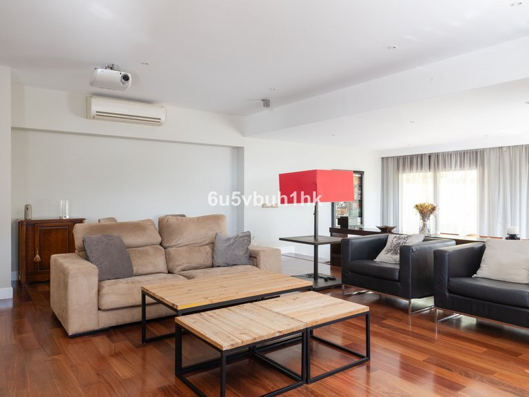 Villa for Sale in Málaga, Malaga 28