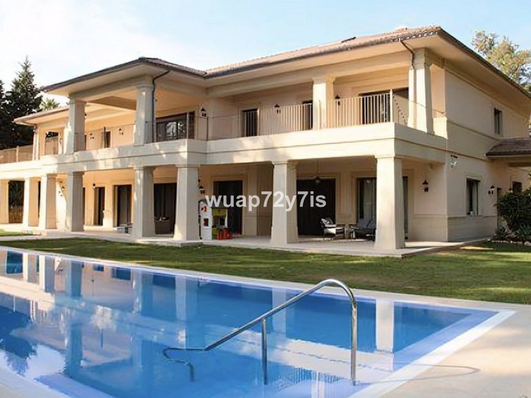 Villa for Sale in Guadalmina Baja, Malaga 1
