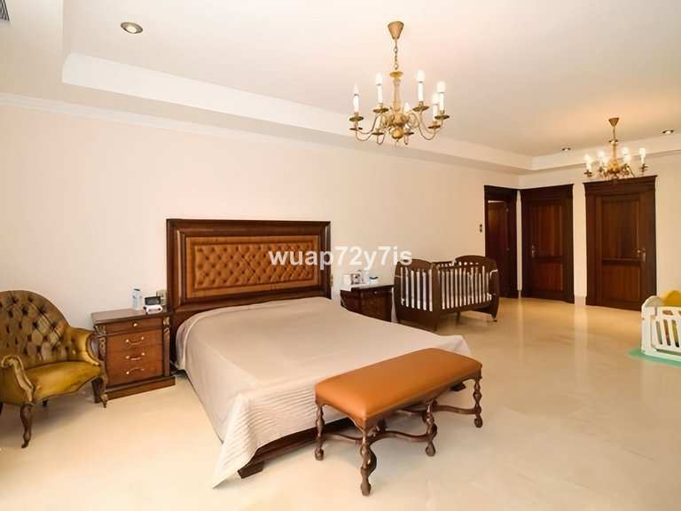 Villa for Sale in Guadalmina Baja, Malaga 11