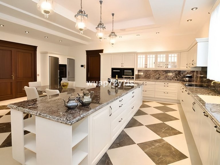 Villa for Sale in Guadalmina Baja, Malaga 4