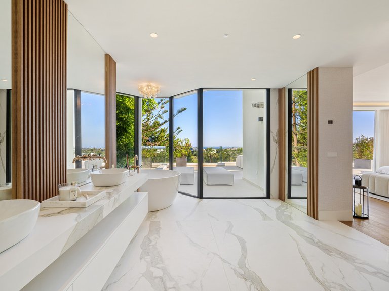 Villa for Sale in Costa del Sol Nueva Andalucía, Malaga 28