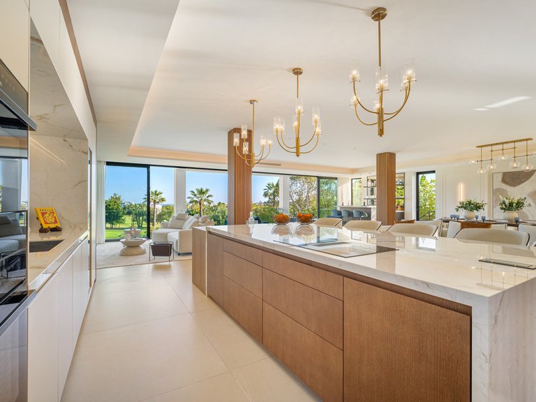 Villa for Sale in Costa del Sol Nueva Andalucía, Malaga 6