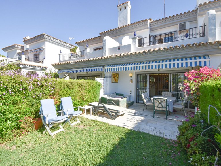 Villa for Sale in Cabopino, Malaga 1