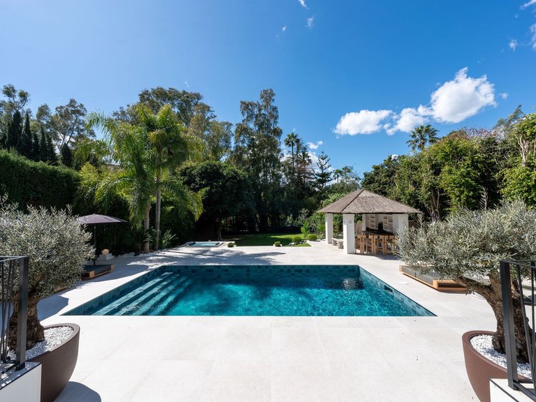 Villa for Sale in Nueva Andalucía, Malaga 12