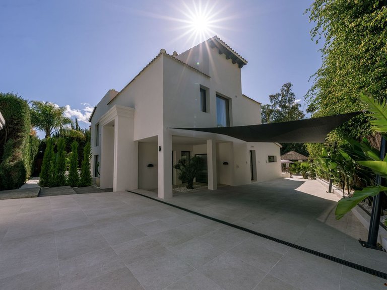 Villa for Sale in Nueva Andalucía, Malaga 17