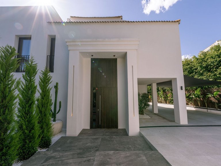 Villa for Sale in Nueva Andalucía, Malaga 18