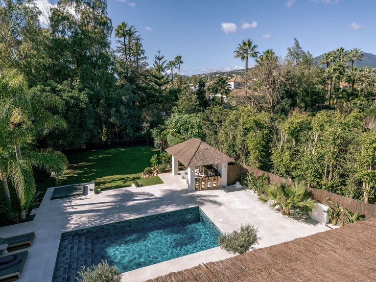 Villa for Sale in Nueva Andalucía, Malaga 39