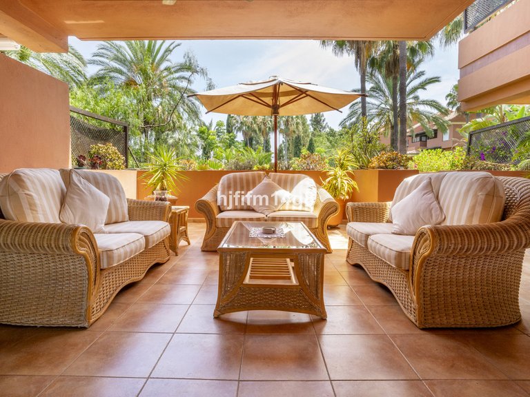 Apartment for Sale in Puerto Banús, Malaga 1