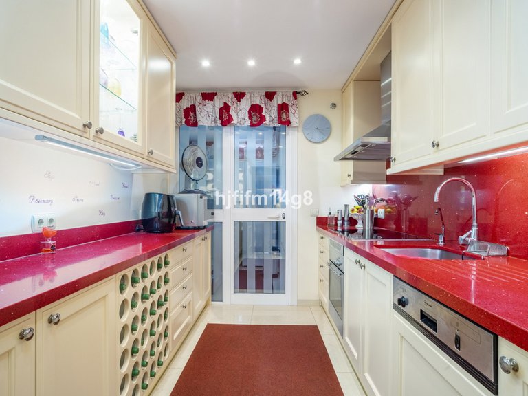 Apartment for Sale in Puerto Banús, Malaga 10