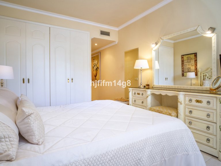 Apartment for Sale in Puerto Banús, Malaga 12