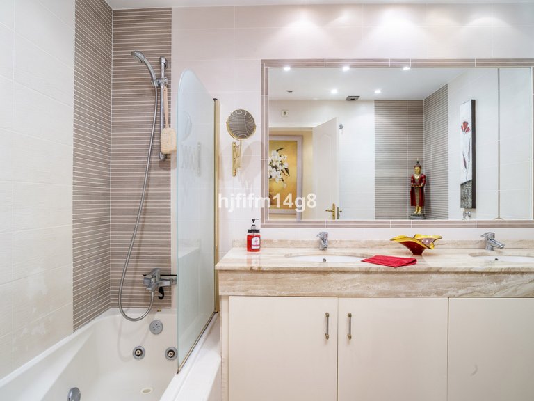 Apartment for Sale in Puerto Banús, Malaga 13