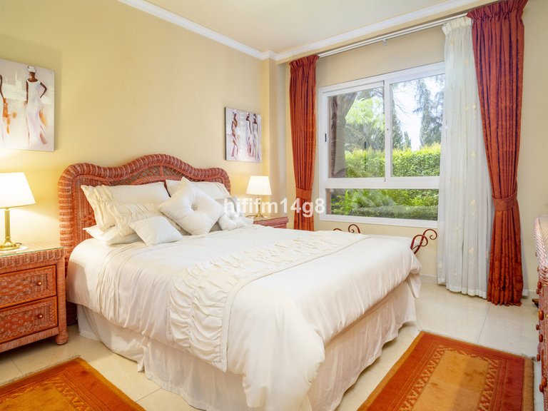 Apartment for Sale in Puerto Banús, Malaga 14