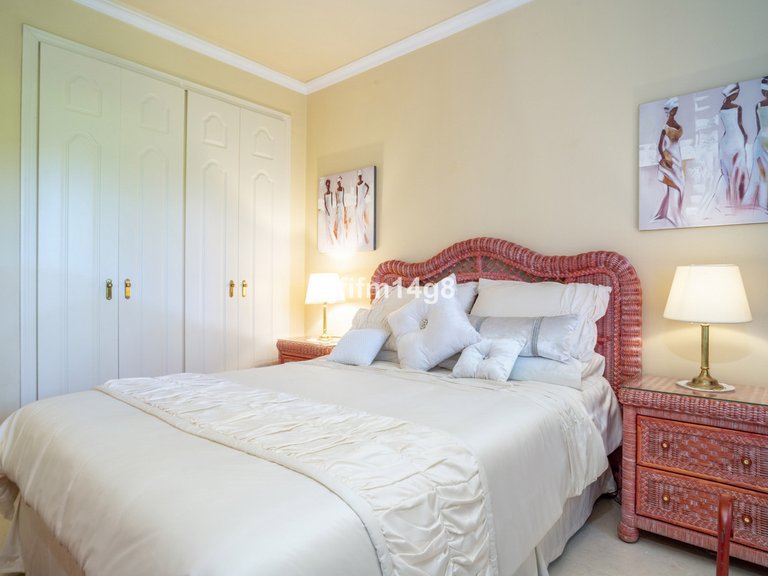 Apartment for Sale in Puerto Banús, Malaga 16