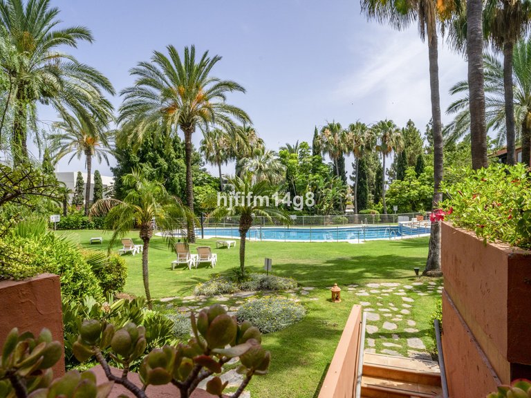 Apartment for Sale in Puerto Banús, Malaga 2