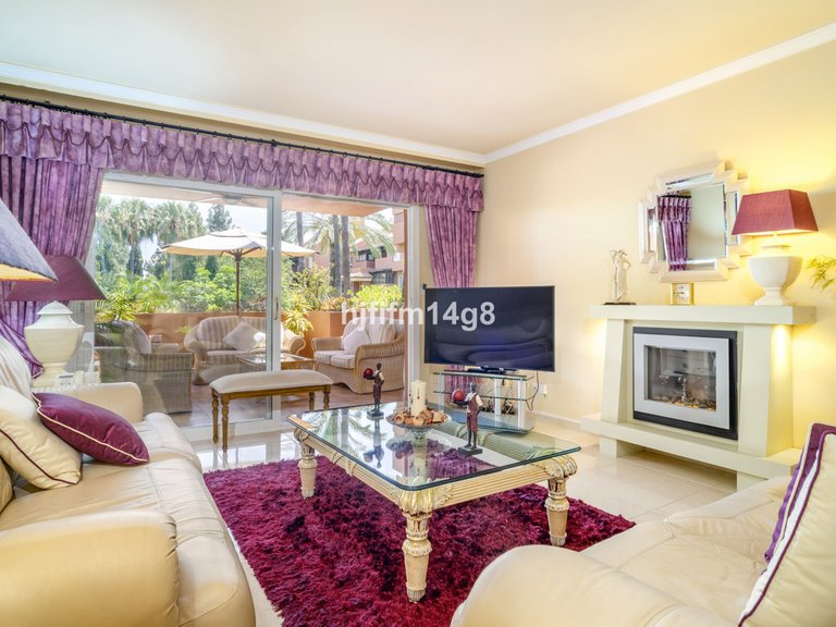 Apartment for Sale in Puerto Banús, Malaga 4