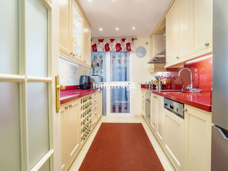 Apartment for Sale in Puerto Banús, Malaga 9