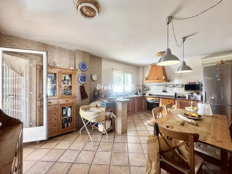 Villa for Sale in Torremolinos, Malaga 11