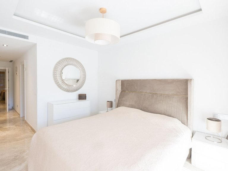 Apartment for Sale in Nueva Andalucía, Malaga 17