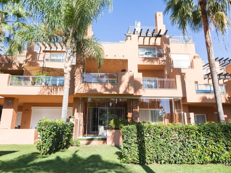 Apartment for Sale in Nueva Andalucía, Malaga 28