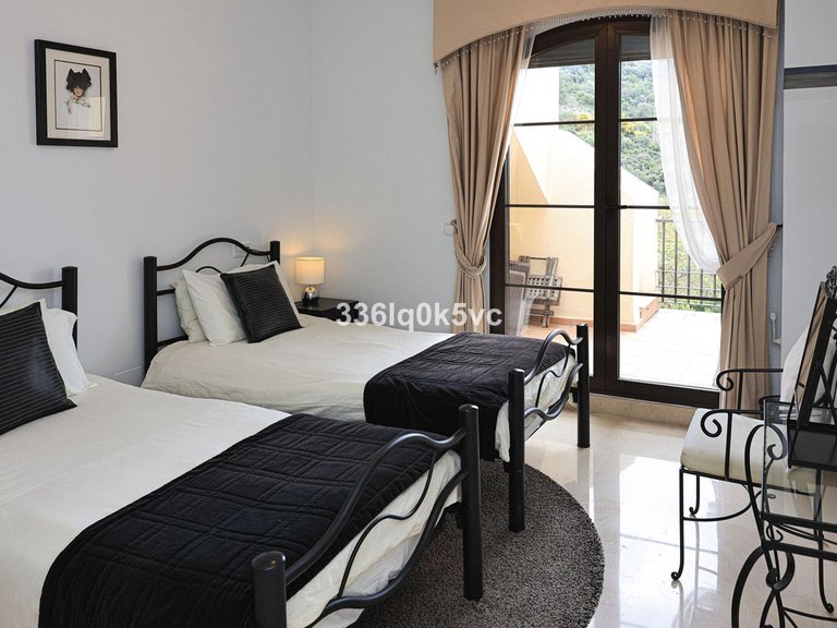 Penthouse for Sale in Benahavís, Malaga 16