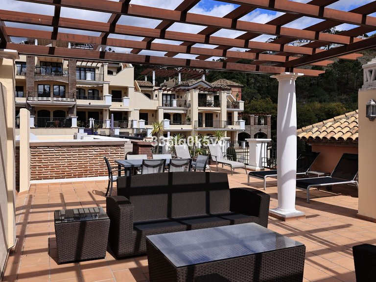 Penthouse for Sale in Benahavís, Malaga 8