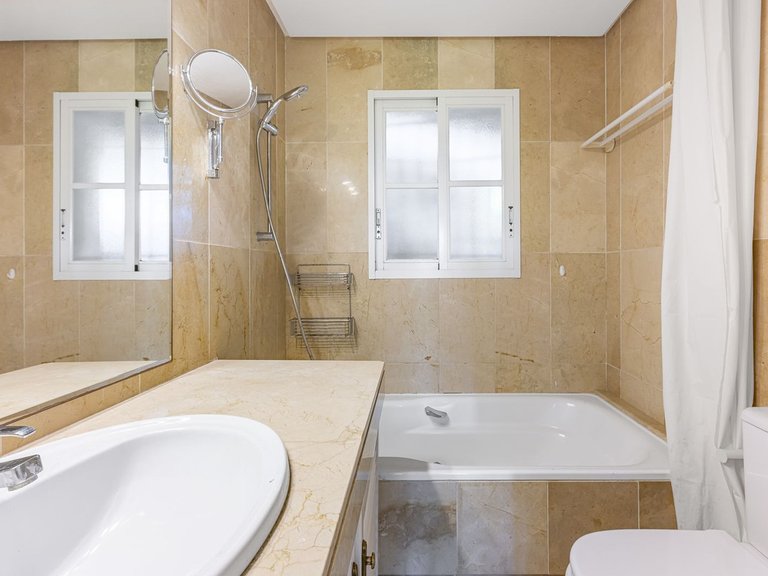 Villa for Sale in Estepona, Malaga 10