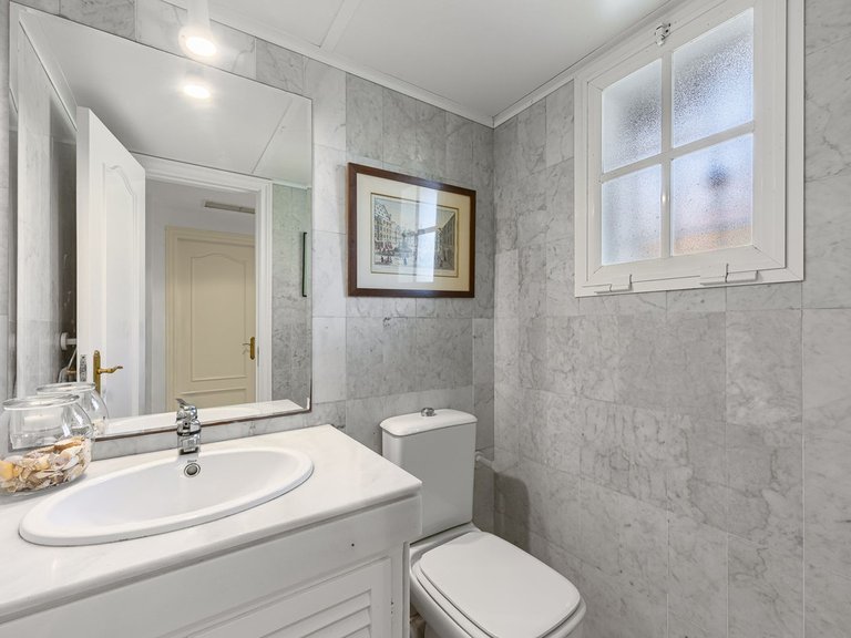 Villa for Sale in Estepona, Malaga 11