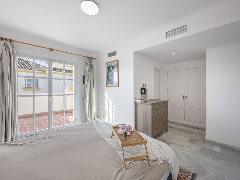 Villa for Sale in Estepona, Malaga 16