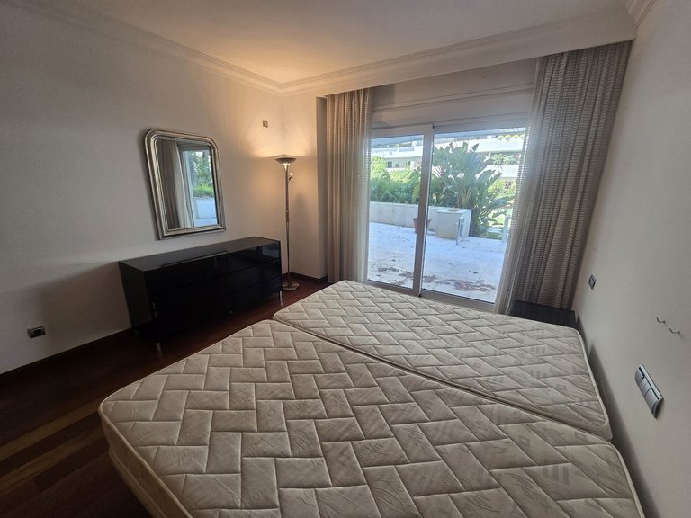 Apartment for Sale in Costa del Sol, Puerto Banús, Malaga 21