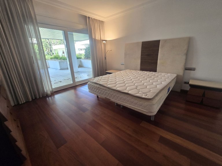 Apartment for Sale in Costa del Sol, Puerto Banús, Malaga 35