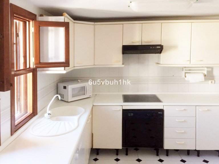Villa for Sale in Estepona, Malaga 8