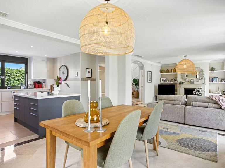 Villa for Sale in Estepona, Malaga 12