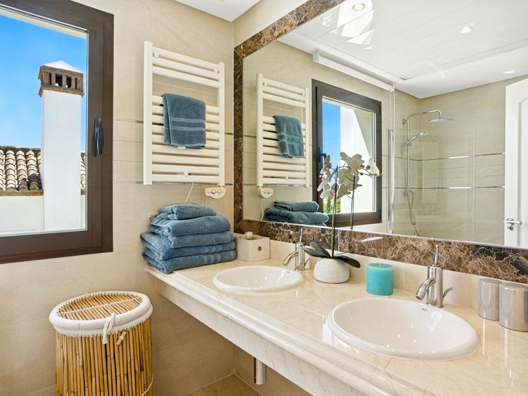 Villa for Sale in Estepona, Malaga 30