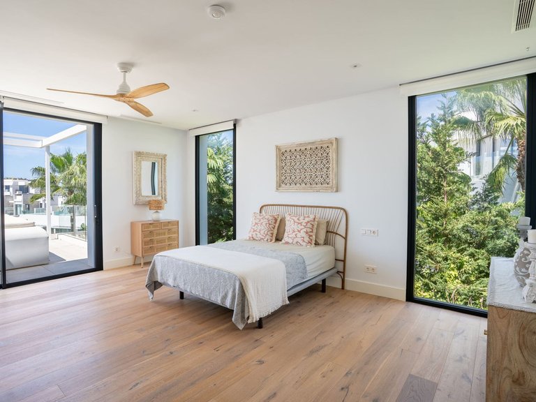 Villa for Sale in Cabopino, Malaga 12