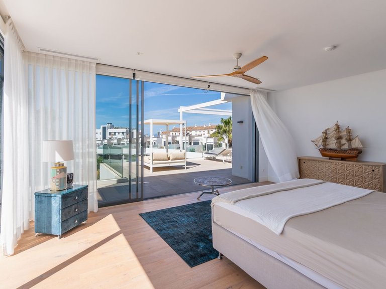 Villa for Sale in Cabopino, Malaga 30
