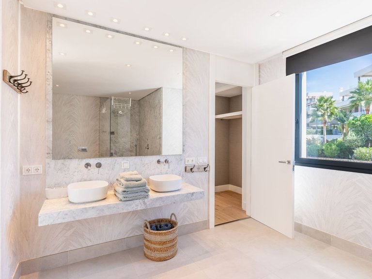 Villa for Sale in Cabopino, Malaga 4