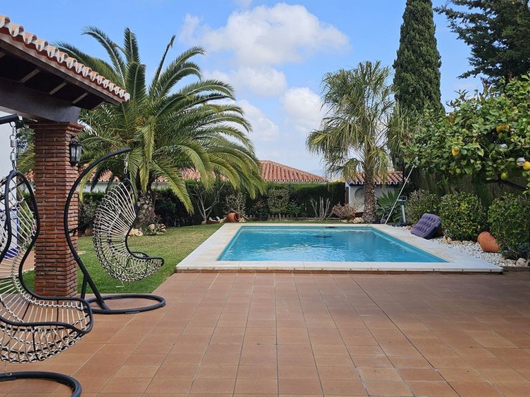 Villa for Sale in Alhaurín De La Torre, Malaga 1