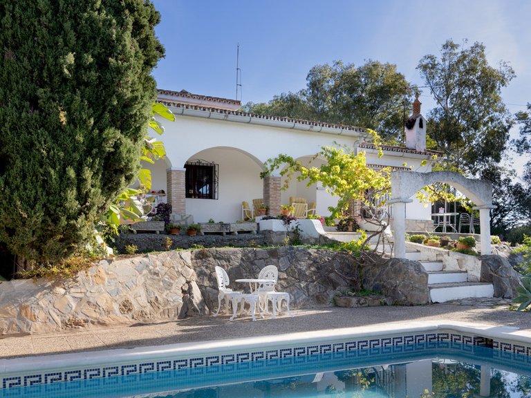 Villa for Sale in San Enrique, Cadiz 1