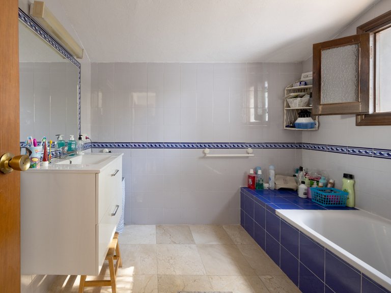 Villa for Sale in San Enrique, Cadiz 13