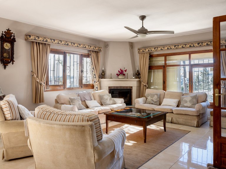 Villa for Sale in San Enrique, Cadiz 2