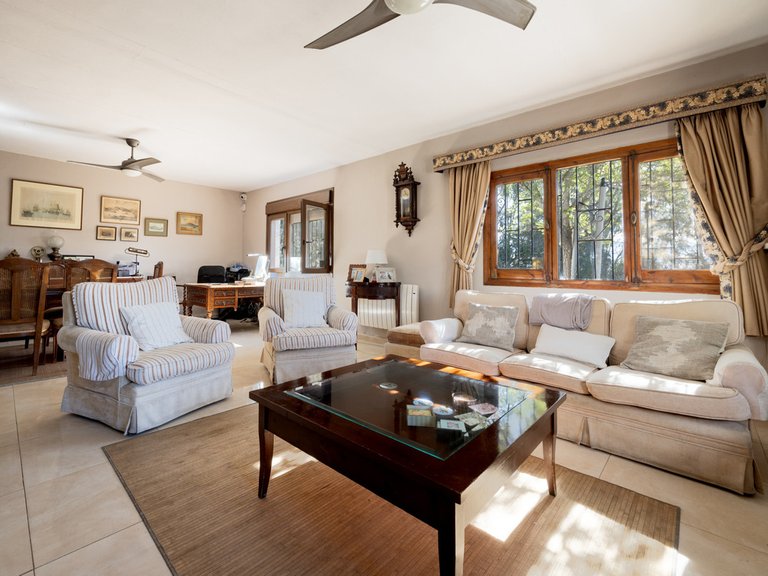 Villa for Sale in San Enrique, Cadiz 4
