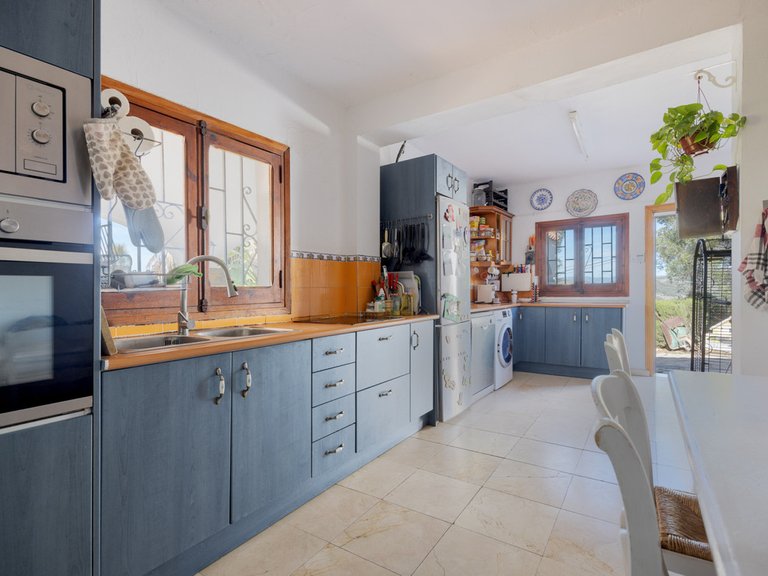 Villa for Sale in San Enrique, Cadiz 8