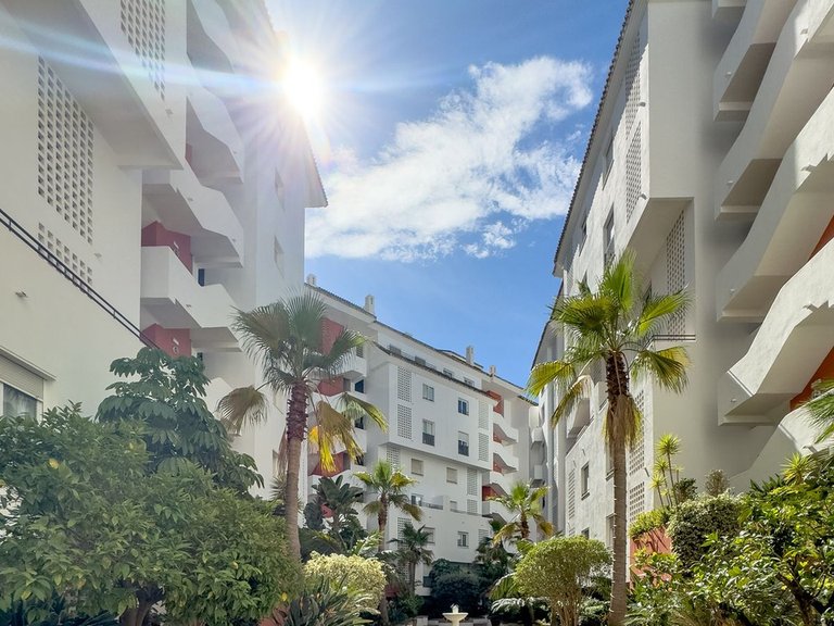 Apartment for Sale in Puerto Banús, Malaga 19