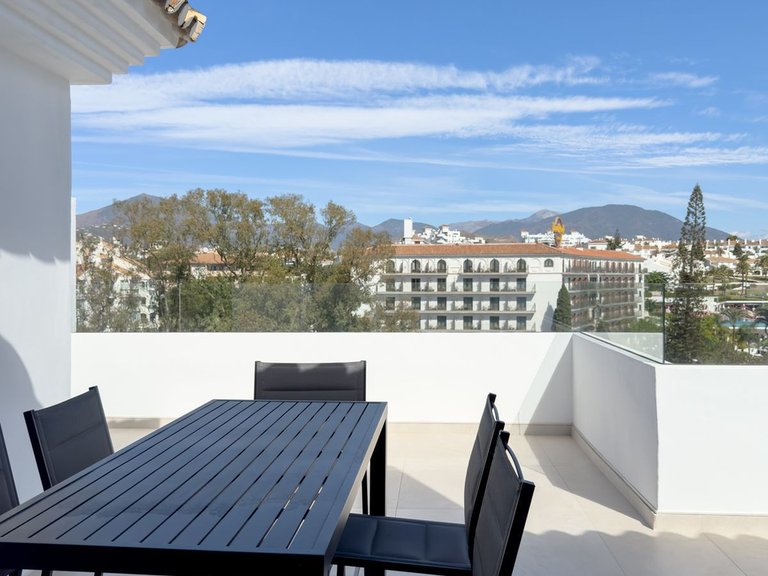 Apartment for Sale in Puerto Banús, Malaga 3